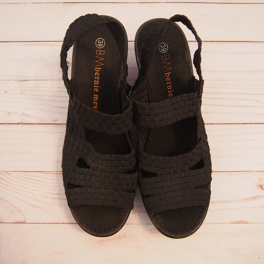 Bernie Mev. Sandals